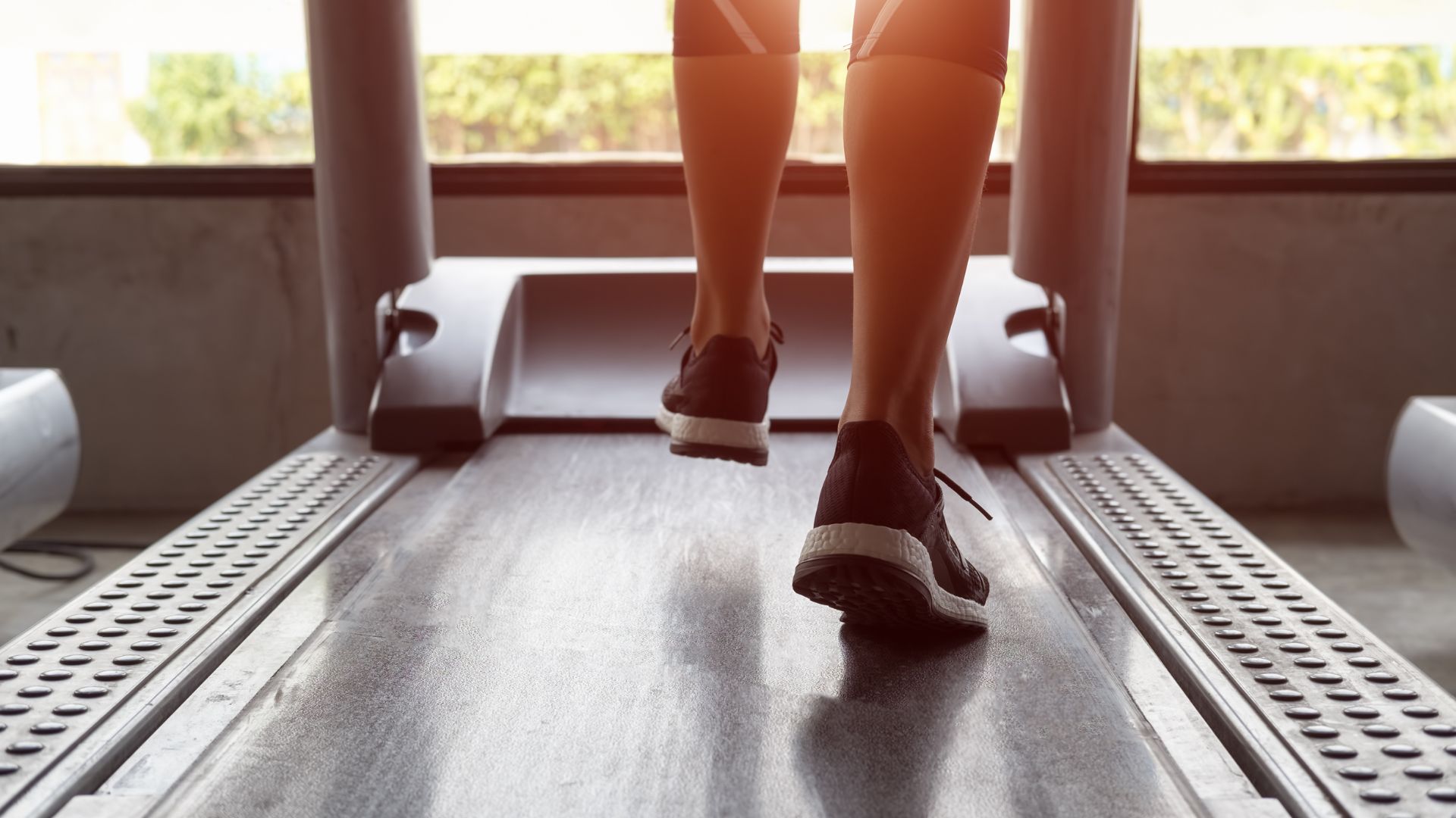 HOW LONG DOES IT TAKE TO WALK 5 MILES ON A TREADMILL?